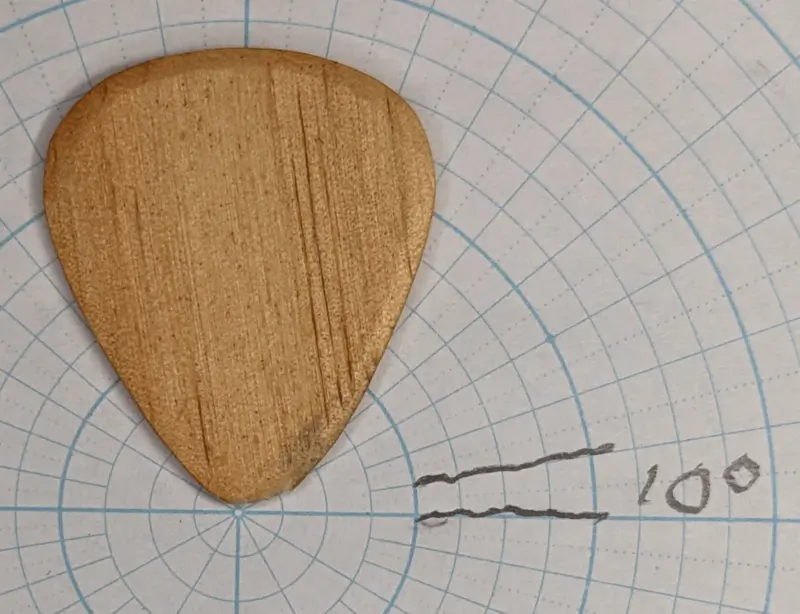 Against Circular/Angle ruled paper, the Iskra Woodcrafts Pick of Pine wood, see the tip weer? A great pick, but best bought in bulk.
