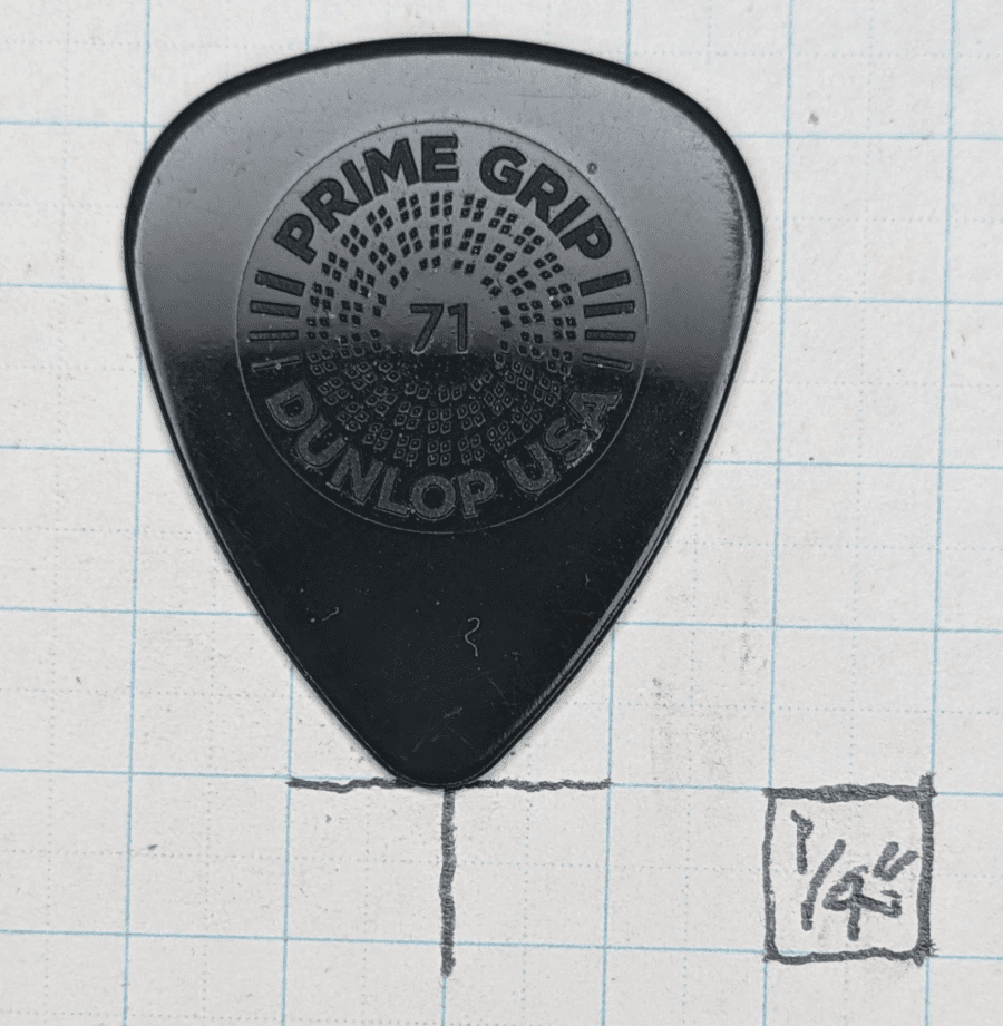 Picks Dunlop Prime Grip Delrin 500 at Pt 71 On Graph Paper: What can be a popular pick, does its color deceive on its quality?